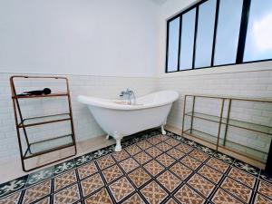 Grand Appartement 4 chambres, Terrasse, Vue Yonne