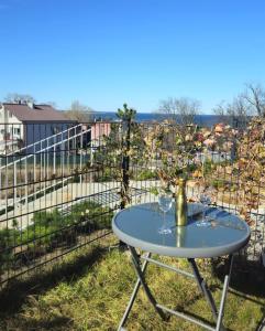 Mechelinki, Apartament z ogródkiem, widokiem na morze i aneksem kuchennym