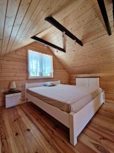 Domek "Pod Laskiem" DomkinadBugiem - jaccuzzi na życzenie, wspólne dla 2 domków