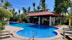 La Flor beach Condos