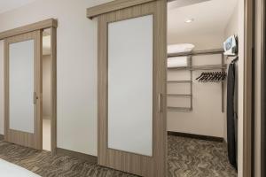 Studio Queen Suite - Mobility/Hearing Accessible with Tub room in SpringHill Suites by Marriott Fargo