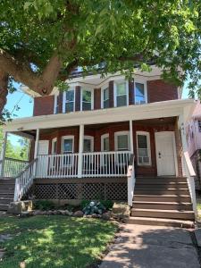 This Old House - 10 Minute Walk to the Falls - 4hvězdičkové hotely ve městě Niagara Falls