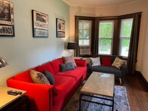 This Old House - 10 Minute Walk to the Falls