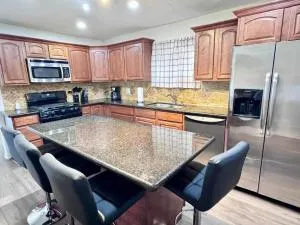 Entire Spacious 4 BR Home for Professionals - Port Arthur