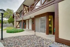 Cozy El Paso Condo with Patio about 7 Mi to Dtwn! - Las Cruces