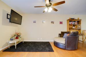Cozy El Paso Condo with Patio about 7 Mi to Dtwn!