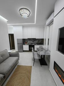 Modern Sea Side Apartment