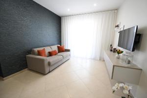 Deluxe Room (2 Adults + 1 Child)