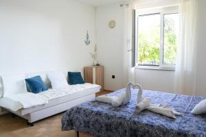 Champagne Apartments 