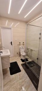 شقه فندقية رائعه امام سيتى ستارز بمدينه نصر2