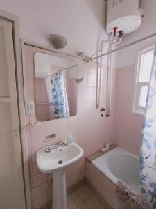 Departamento compartido de artistas para viajeros en el corazón de Mendoza