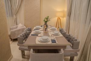 Luxe Penthouse & Open Terrace Balcony - AUC - Point 90 - New Cairo