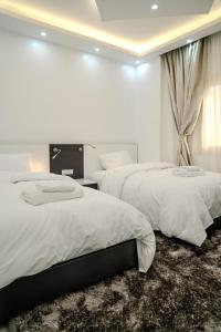 Luxury Jacuzzi Apt with AUC View