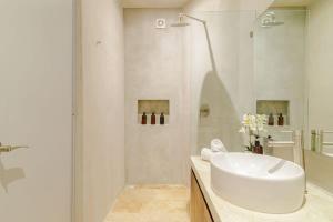 Seremonia Selva new Suite near Beach for couple and 2 kids private pool free parking