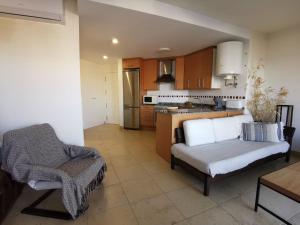 ESTUDIO en PRIMERA LINEA PLAYA