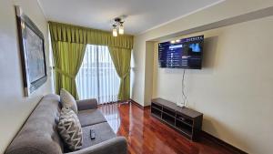 Apartamento de 3 dormitorios frente a plaza San Miguel con Piscina