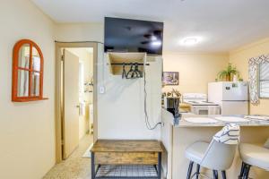 Lanai and Fire Pit Riverfront Studio in Chiefland!