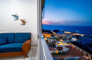 Renovated with ocean view in historic center!