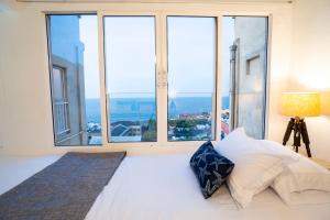 Renovated with ocean view in historic center!