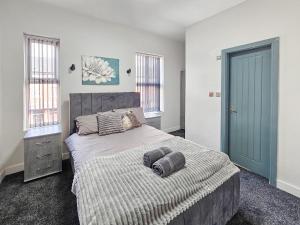 Selvedge Hideout 5min to City with Street parking