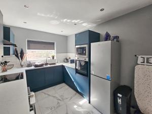 Selvedge Hideout 5min to City with Street parking