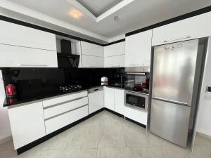 SA Apartments! 2BD Flat 200m to the Beach