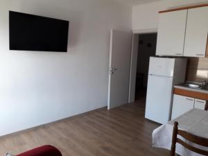 Apartments by the sea Kustici, Pag - 9360