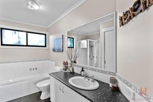 Cape Woolamai Beach House 10