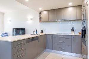 Port Douglas Sea Breeze Villa 2 with private Pool next to the Beach