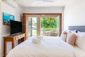 Port Douglas Sea Breeze Villa 2 with private Pool next to the Beach
