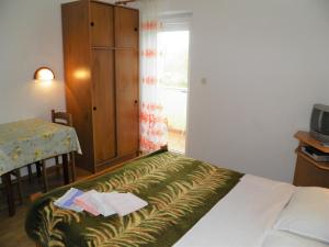 Apartments with parking space Baska, Krk - 24181