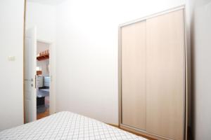 Apartments with parking space Baska, Krk - 24227