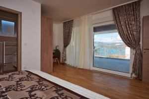 Seaside apartments with a swimming pool Arbanija, Ciovo - 24254