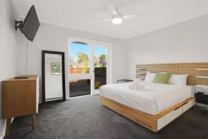 Spacious Family Home in the heart of Wheelers Hill