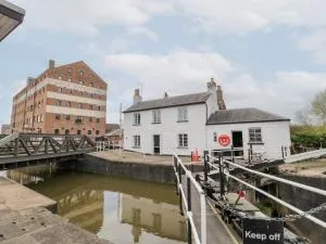The Lock House - Gloucester