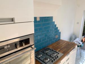 NEW!! Whole House with Mod Cons, Close to transport links - Casas o chalets, South Norwood