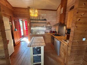 Maisons de vacances Chalet en bois sur grand parc arbore tout proche de l ocean : photos des chambres
