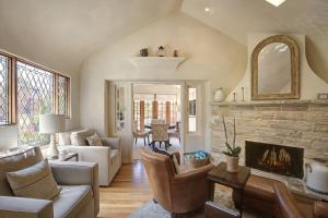 3770 Stones Throw home