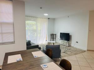 Yacht Club Aventura 2 BR 2 Bath with Free Parking