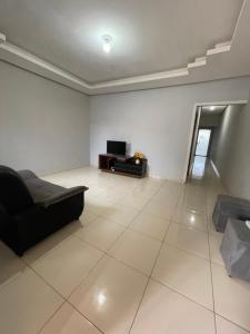 Casa com piscina e ar condicionado