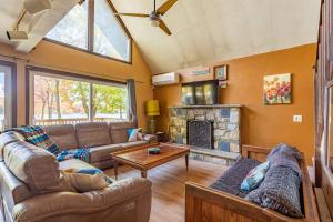 Boardwalk Chalet Lakefront Fire Pit Pet Frie