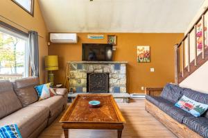 Boardwalk Chalet Lakefront Fire Pit Pet Frie