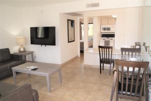 127 Fully Furnished 1BR Suite-Prime Location