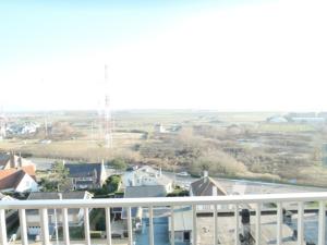 Apartment in Zeedijk with Sea Views