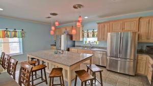 New Renovation, EV charger, 5 Lots To The Beach,Heated Pool,Jaccuzi