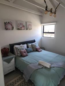 Kozy Cove near Bloubergstrand