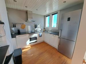 Bel appartement 2 chambres - face mer - 5 personnes, WIFI, animaux admis, parking - FR-1-323-457