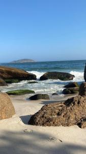 Apartamento NA PRAIA DE COPACABANA prox METRO cantagalo