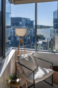 Lakefront Retreat with Stunning Views