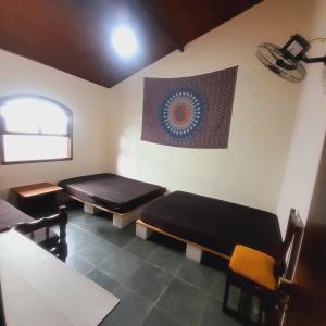 Casa com piscina e churrasqueira a 100 metros da praia